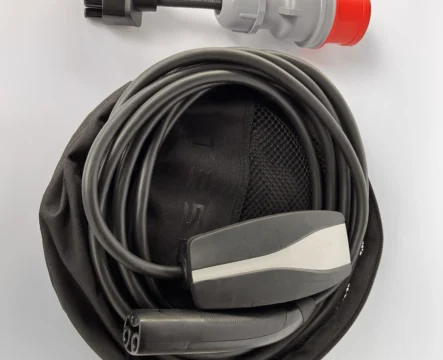 Комплект : Оригінальна зарядка Tesla Mobile Connector Gen2, 32A, USA, (вживана) + перехідник 32А (червоний) + сумка Gen1.