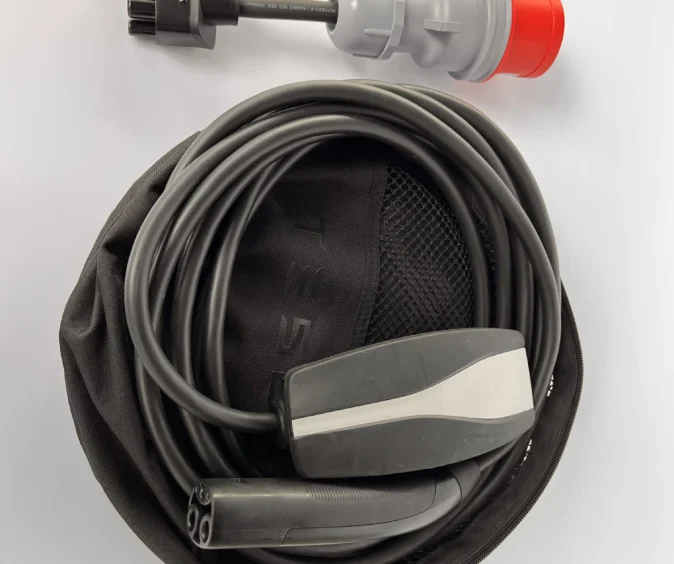 Комплект : Оригінальна зарядка Tesla Mobile Connector Gen2, 32A, USA, (вживана) + перехідник 32А (червоний) + сумка Gen1.