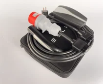 Комплект : Оригінальна зарядка Tesla Mobile Connector Gen2, 32A, USA, (вживана) + адаптер 32А (червоний) + адаптер 16А + сумка.