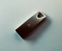 Оригінальна флешка Tesla 128GB для Dashcam/Sentry Mode.