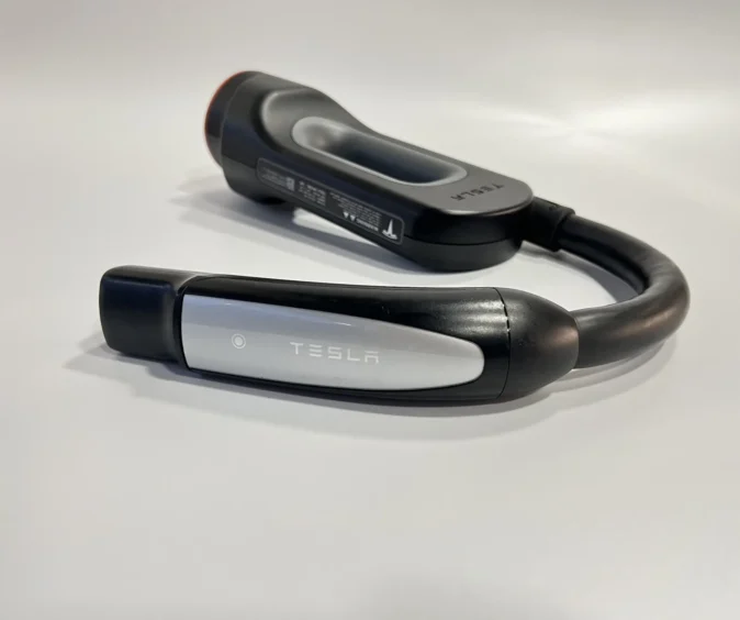 Перехідник CHAdeMO для зарядки американської Tesla