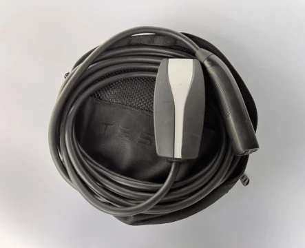 Комплект : Нова зарядка Tesla Mobile Connector USA Gen2 , 32A + сумка Gen1.