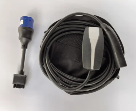 Комплект : Оригінальна зарядка Tesla Mobile Connector Gen2, 32A, USA, (вживана) + перехідник 32А + сумка Gen1.