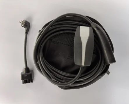 Комплект : Оригінальна зарядка Tesla Mobile Connector Gen2, 32A, USA, (вживана) + перехідник 16А + сумка Gen1.