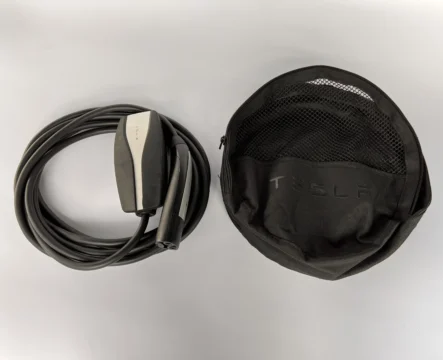 Комплект : Оригінальна зарядка Tesla Mobile Connector Gen2, 32A, USA, (вживана) + сумка Gen1.