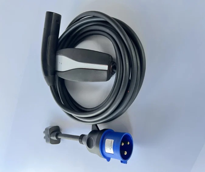 Комплект : Оригінальна зарядка Tesla Mobile Connector Gen2, 32A, USA, (вживана) + адаптер 32А.