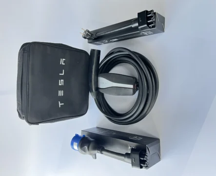 Комплект : Оригінальна зарядка Tesla Mobile Connector Gen2, 32A, USA, (нова) + адаптер 32А + адаптер 16А + сумка.