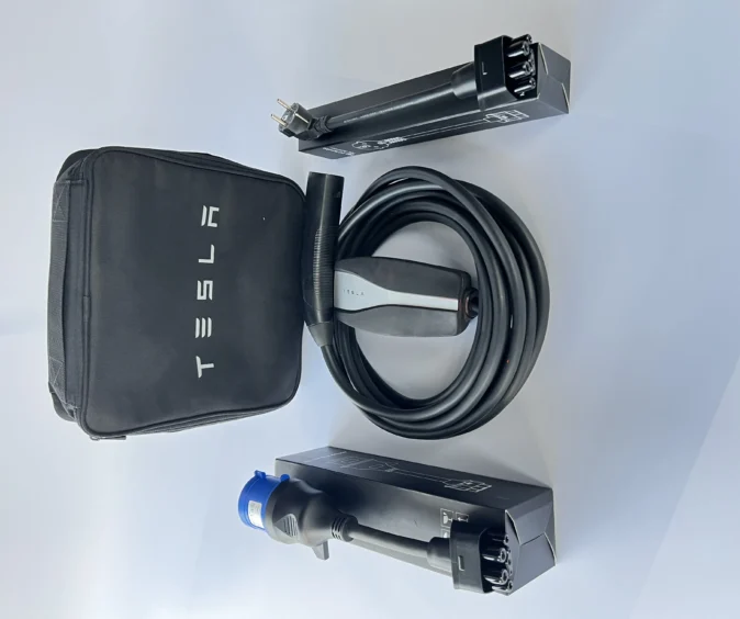 Комплект : Оригінальна зарядка Tesla Mobile Connector Gen2, 32A, USA, (нова) + адаптер 32А + адаптер 16А + сумка.
