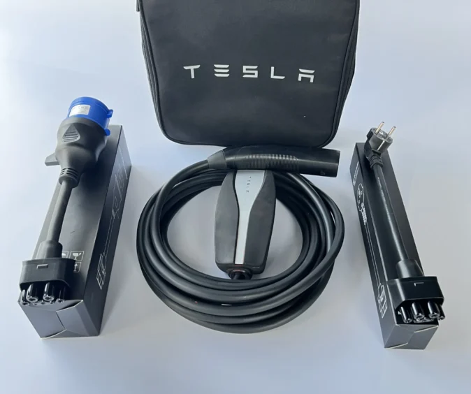 Комплект : Оригінальна зарядка Tesla Mobile Connector Gen2, 32A, USA, (нова) + адаптер 32А + адаптер 16А + сумка.