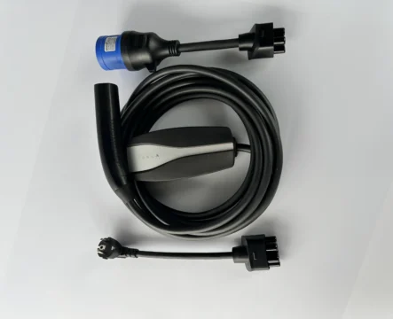 Комплект : Оригінальна зарядка Tesla Mobile Connector Gen2, 32A, USA, (вживана) + адаптер 32А + адаптер 16А.