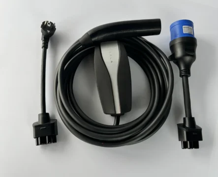 Комплект : Оригінальна зарядка Tesla Mobile Connector Gen2, 32A, USA, (вживана) + адаптер 32А + адаптер 16А.