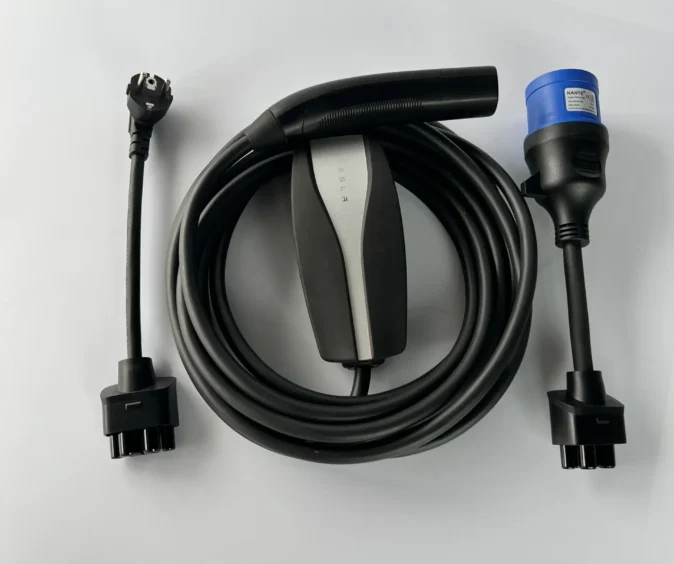Комплект : Оригінальна зарядка Tesla Mobile Connector Gen2, 32A, USA, (вживана) + адаптер 32А + адаптер 16А.