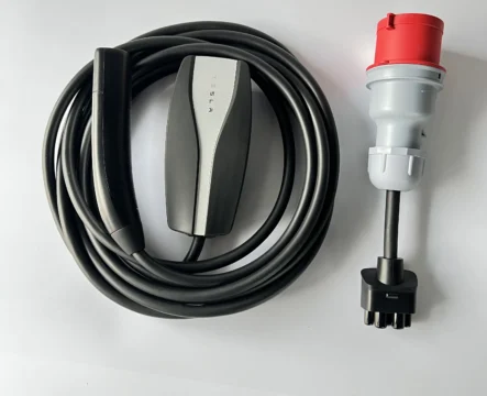 Комплект : Оригінальна зарядка Tesla Mobile Connector Gen2, 32A, USA, (вживана) + адаптер 32А (червоний).