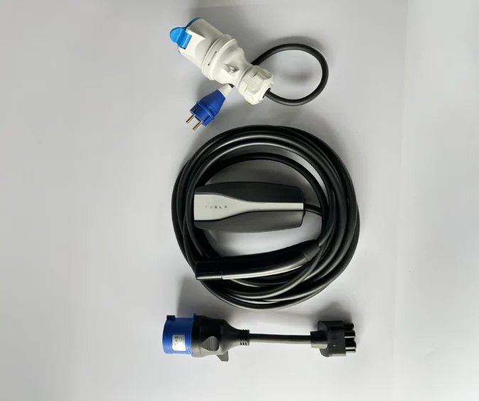 Комплект : Оригінальна зарядка Tesla Mobile Connector Gen2, 32A, USA, (нова) + адаптер 32А + адаптер 32А-16А.