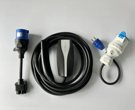 Комплект : Оригінальна зарядка Tesla Mobile Connector Gen2, 32A, USA, (нова) + адаптер 32А + адаптер 32А-16А.