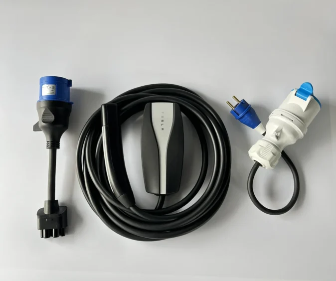 Комплект : Оригінальна зарядка Tesla Mobile Connector Gen2, 32A, USA, (нова) + адаптер 32А + адаптер 32А-16А.