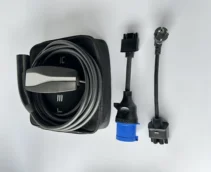 Комплект : Оригінальна зарядка Tesla Mobile Connector Gen2, 32A, USA, (вживана) + адаптер 32А + адаптер 16А + сумка.