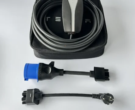 Комплект : Оригінальна зарядка Tesla Mobile Connector Gen2, 32A, USA, (уцінка) + адаптер 32А + адаптер 16А + сумка.
