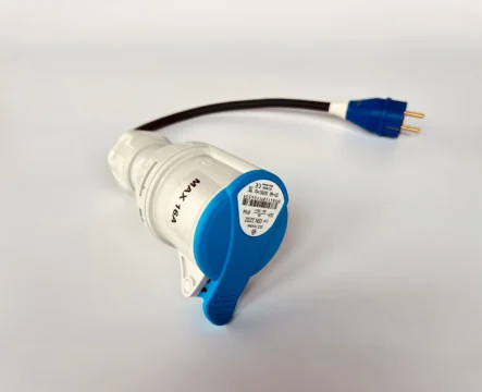 Якісний перехідник з силової розетки (32А) на євровилку (16А) 3,5 кВт.