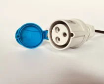 Якісний перехідник з силової розетки (32А) на євровилку (16А) 3,5 кВт.