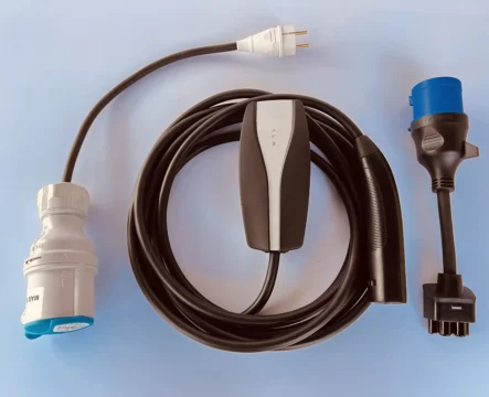 Комплект : Оригінальна зарядка Tesla Mobile Connector Gen2, 32A, USA, (вживана) + адаптер 32А + адаптер 32А-16А.