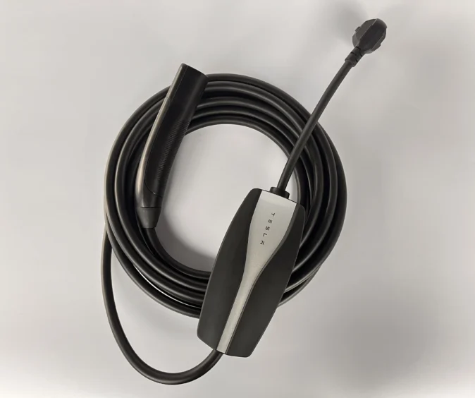 Комплект : Оригінальна зарядка Tesla Mobile Connector Gen2, 32A, USA, (нова) + адаптер 16А.