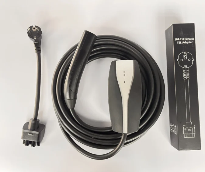 Комплект : Оригінальна зарядка Tesla Mobile Connector Gen2, 32A, USA, (уцінка) + адаптер 16А.