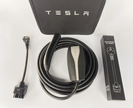 Комплект : Оригінальна зарядка Tesla Mobile Connector Gen2, 32A, USA, (уцінка) + адаптер 16А + сумка.