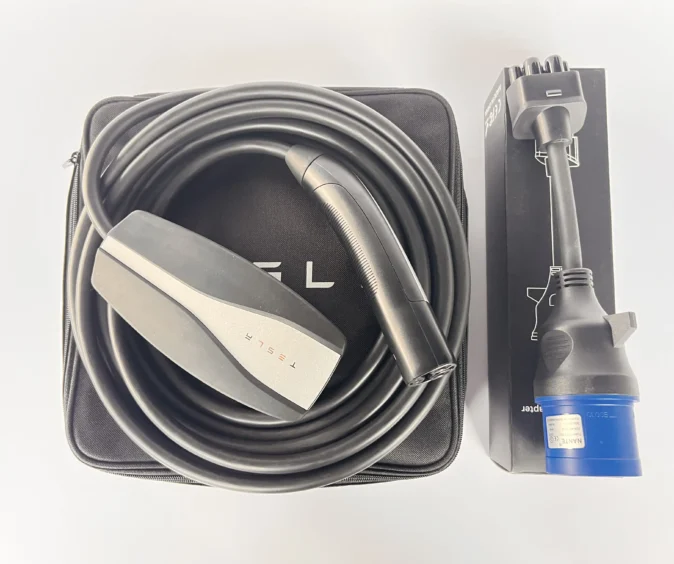 Комплект : Оригінальна зарядка Tesla Mobile Connector Gen2, 32A, USA, (уцінка) + адаптер 32А + сумка.