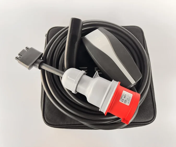 Комплект : Оригінальна зарядка Tesla Mobile Connector Gen2, 32A, USA, (уцінка) + адаптер 32А(червоний)+ сумка.