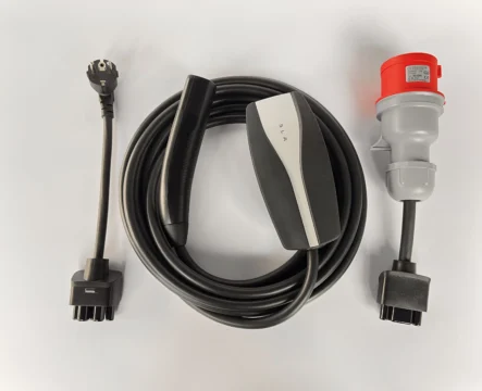 Комплект : Оригінальна зарядка Tesla Mobile Connector Gen2, 32A, USA, (вживана) + адаптер 32А (червоний) + адаптер 16А.