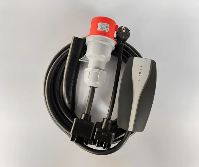 Комплект : Оригінальна зарядка Tesla Mobile Connector Gen2, 32A, USA, (уцінка) + адаптер 32А (червоний) + адаптер 16А.