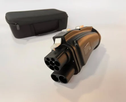 Адаптер CCS2 to GB/T для зарядки китайських електромобілів.