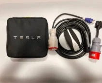 Комплект : Оригінальна зарядка Tesla Mobile Connector Gen2, 32A, USA, (вживана) + адаптер 32А(червоний) + адаптер 32А-16А(червоний) + сумка.
