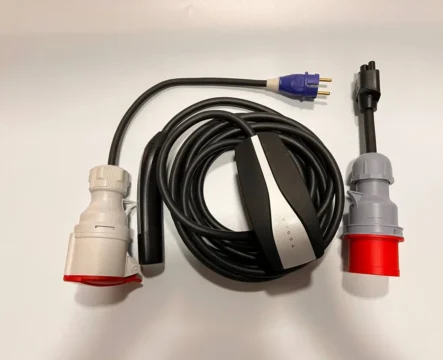 Комплект : Оригінальна зарядка Tesla Mobile Connector Gen2, 32A, USA, (нова) + адаптер 32А(червоний) + адаптер 32А-16А(червоний).