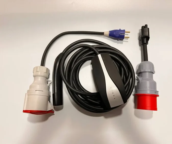Комплект : Оригінальна зарядка Tesla Mobile Connector Gen2, 32A, USA, (нова) + адаптер 32А(червоний) + адаптер 32А-16А(червоний).