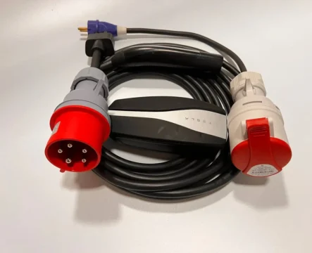 Комплект : Оригінальна зарядка Tesla Mobile Connector Gen2, 32A, USA, (уцінка) + адаптер 32А(червоний) + адаптер 32А-16А(червоний).