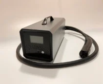 Розрядний пристрій для Tesla USA, пристрій із конекторами NACS Tesla.