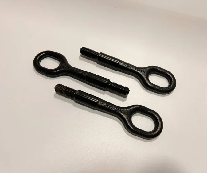 Крюк буксирувальний на Tesla Model 3/Y.