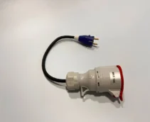 Якісний перехідник з силової розетки (32А) на євровилку (16А) 3,5 кВт, (червоний).