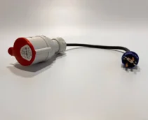 Якісний перехідник з силової розетки (32А) на євровилку (16А) 3,5 кВт, (червоний).