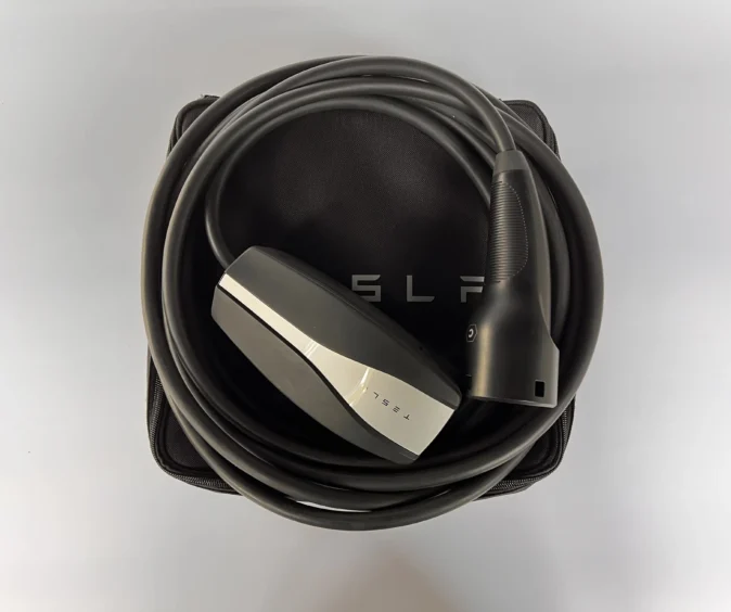Комплект: Зарядка Tesla Mobile Connector Gen2, 32А, 7кВт, Європа + сумка.