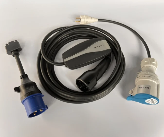 Комплект: Зарядка Tesla Mobile Connector Gen2, 32А, 7кВт, Європа + адаптер 32А + хвостовик 32А-16А.