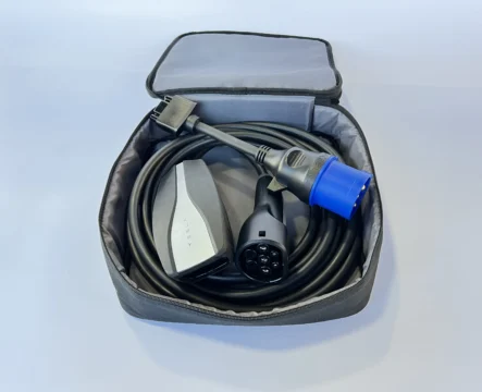 Комплект: Зарядка Tesla Mobile Connector Gen2, 32А, 7кВт, Європа + адаптер 32А + сумка.