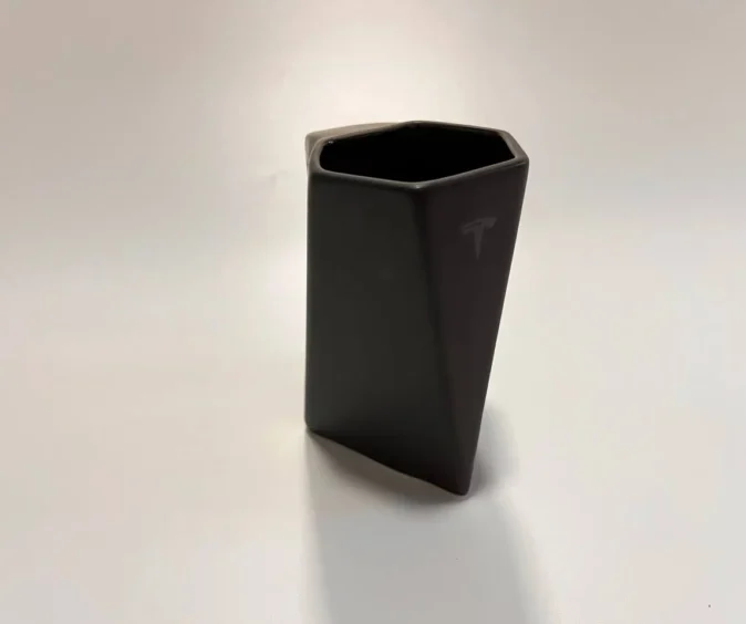 Фірмова чашка Tesla в стилі Cybertruck
