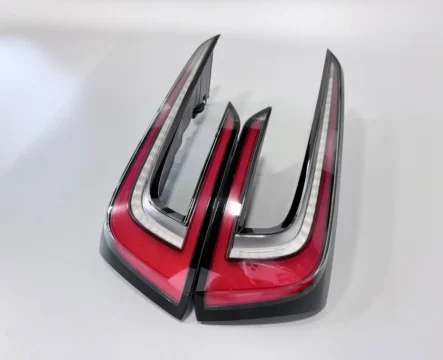 ОРИГІНАЛ!!! Задні ЛІХТАРІ на Tesla Model 3 HIGHLAND.