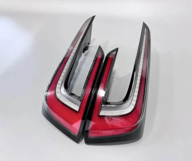 ОРИГІНАЛ!!! Задні ЛІХТАРІ на Tesla Model 3 HIGHLAND.