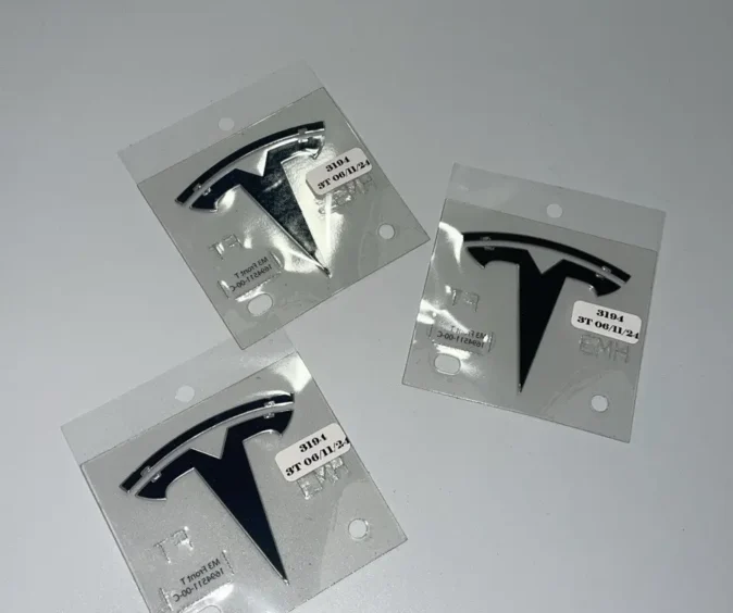 ОРИГІНАЛ TESLA - Значок на капот 1694511-00-C