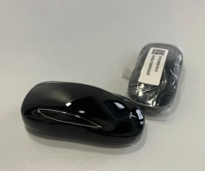 Ключ - МАШИНКА Tesla model X ( 2016 - 2020 рр. ) KEY FOB. ОРИГІНАЛ.